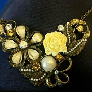 Mixed media signed on verso, necklace, floral design, faux gemstones, gold toned